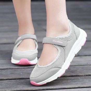 Летни жени ежедневни обувки меки преносими маратонки обувки за ходене плоски подметки за жени дишащо приплъзване на бели маратонки жени
