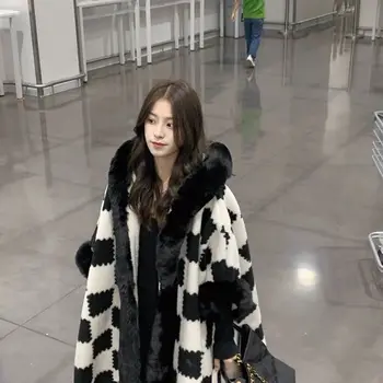 Имитация агнешка вълна каре палто жени черно бяло голям размер качулка корейски стил модерен кадифе удебелени средна дължина палто