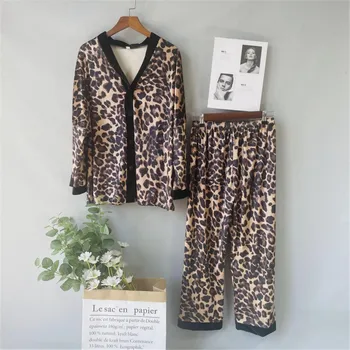 Casual Loose Soft Leopard Printed Velvet 2PCS Пижами Комплект Жени V-образно деколте риза с дълъг ръкав Панталони Спално облекло Нощно облекло Комплект за сън