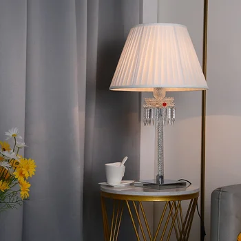 Nordic Crystal Настолна лампа Американска декорация на дома Спалня Нощно бюро Лампа Творчески хол Декоративна сватбена настолна лампа