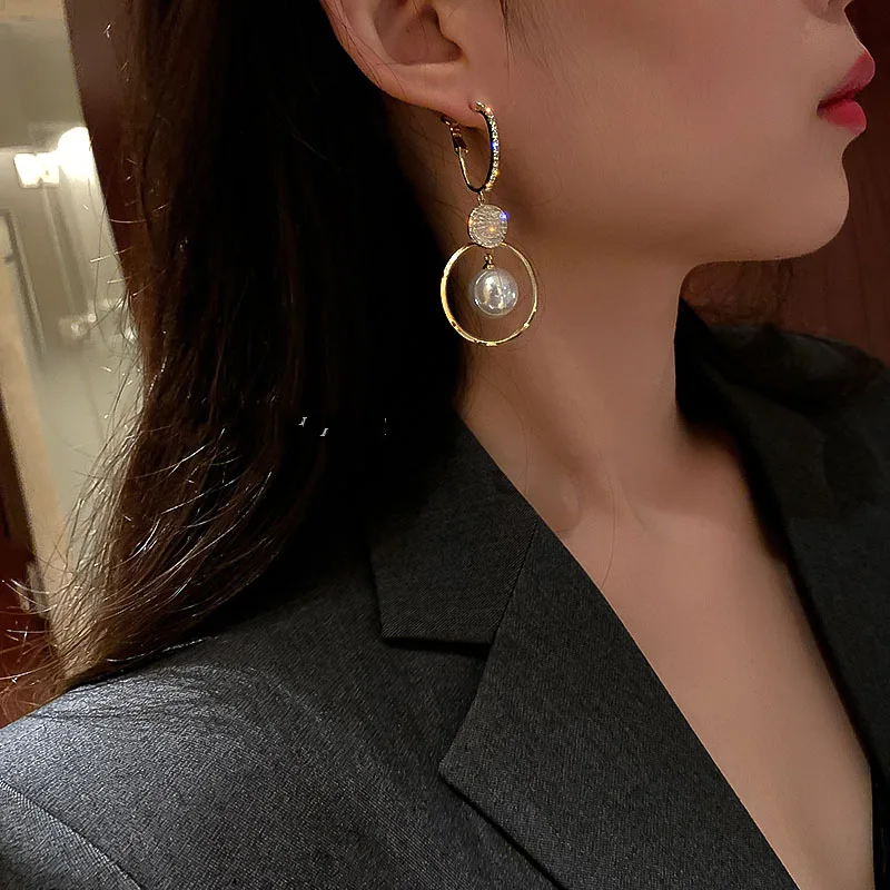 Дамски обеци Необичайни златни капки обеци за жени Геометрични метални усукани винтидж обеци 2021 Модерни модни бижута